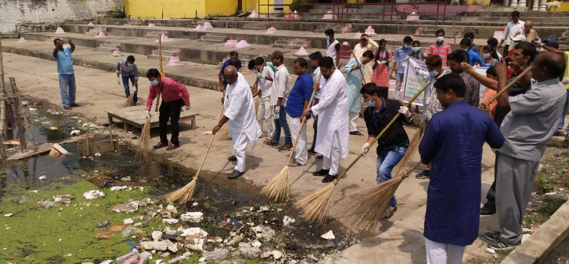 Cleaning of Motijheel by NSS Volunteers of L.N.D College, Motihari with Tourism Minister of Bihar Govt. Hon’ble Shri Pramod Kumar on 15.9.2018