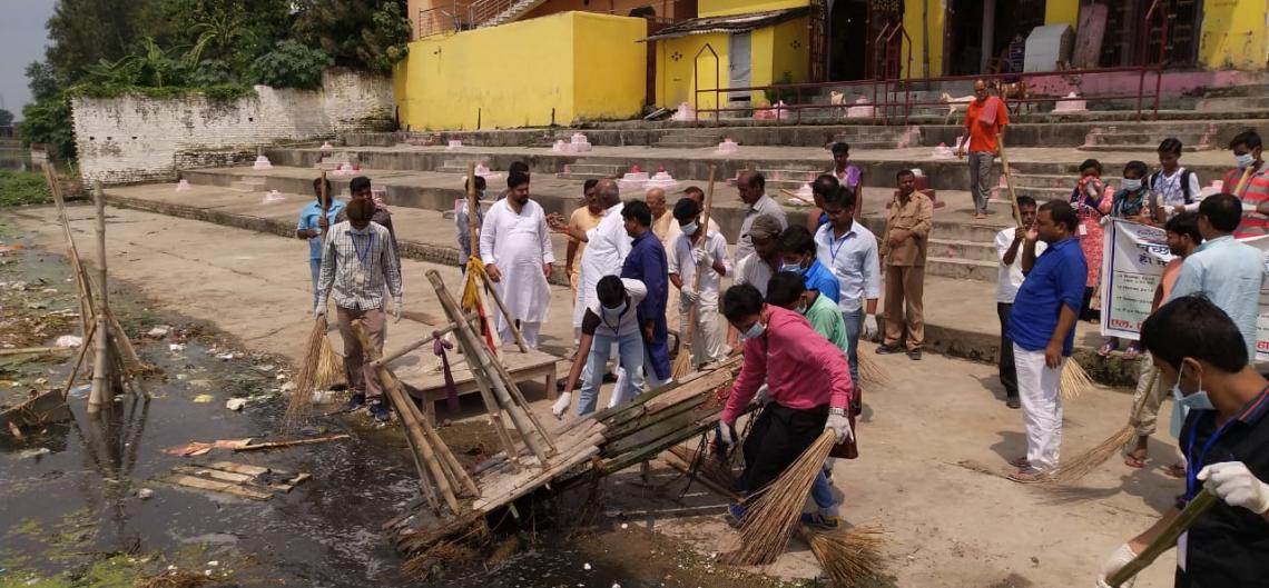 Cleaning of Motijheel by NSS Volunteers of L.N.D College, Motihari with Tourism Minister of Bihar Govt. Hon’ble Shri Pramod Kumar on 15.9.2018
